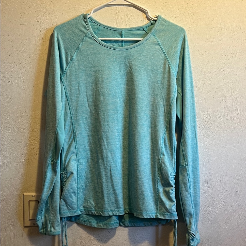 Free2B  women’s size M Aqua Long Sleeve Top athletic style